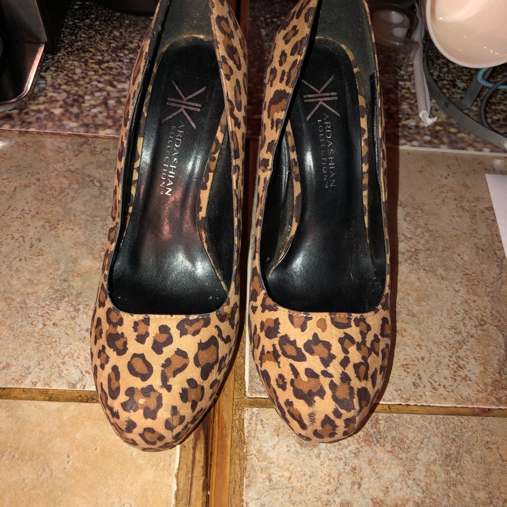 KARDASHIAN KOLLECTION  👠